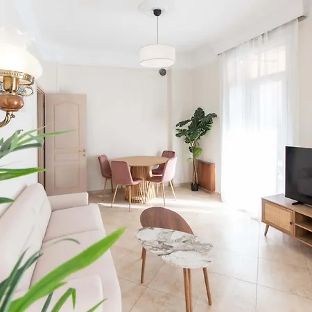 Mainavenue White Tower