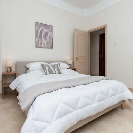 Mainavenue White Tower Apartment *