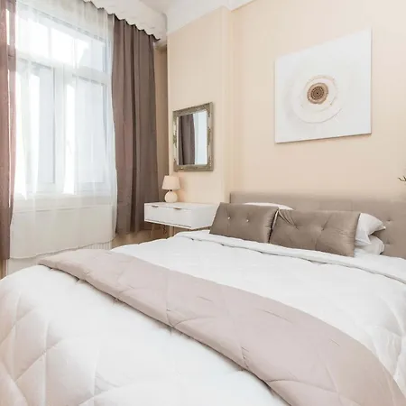 Mainavenue White Tower