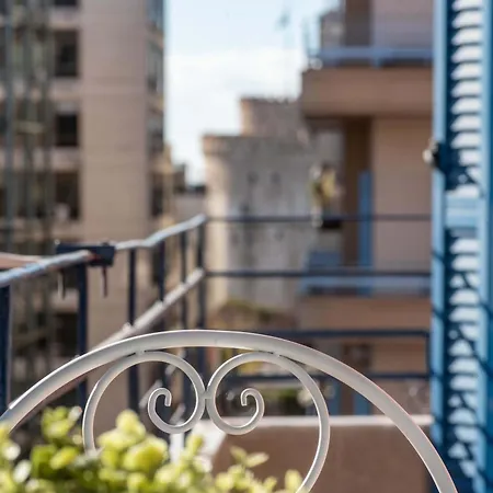 Mainavenue White Tower