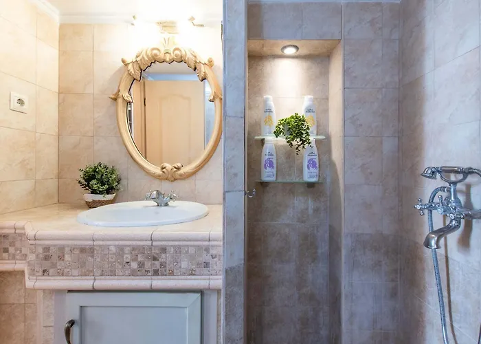 Mainavenue White Tower