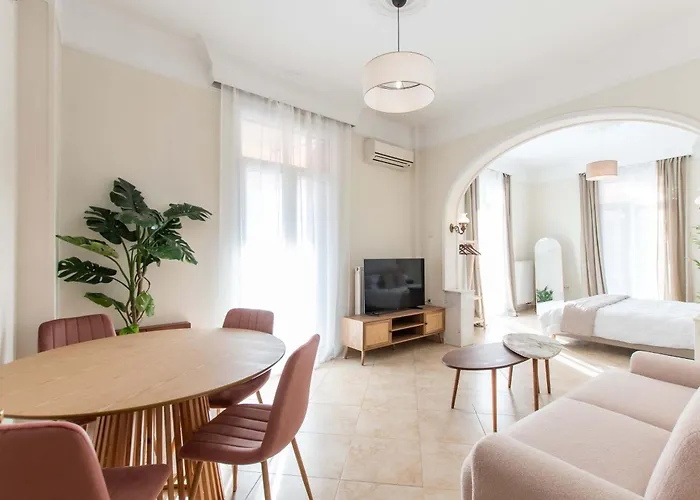 Mainavenue White Tower *