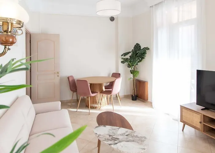 Mainavenue White Tower