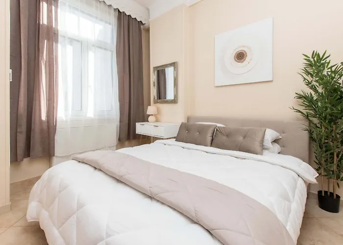 Mainavenue White Tower