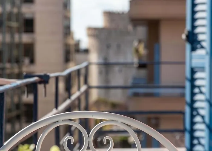 Mainavenue White Tower